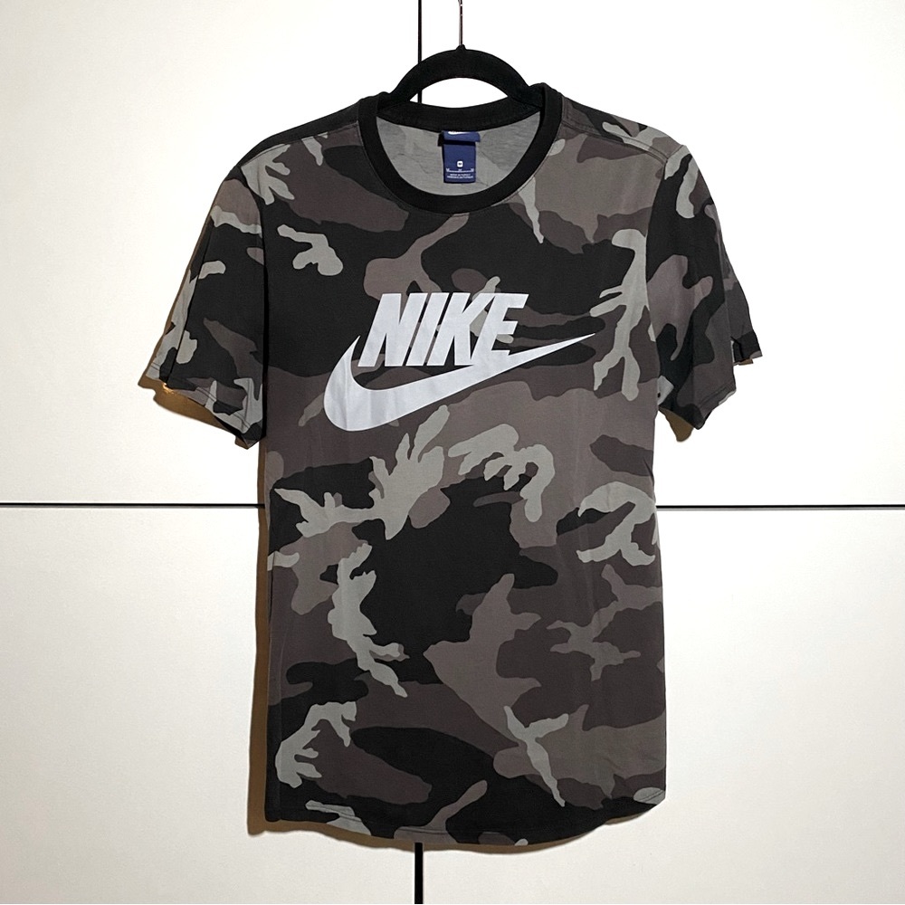 Nike Sportswear Grey/Black Camo Logo Men’s Tee Medium.